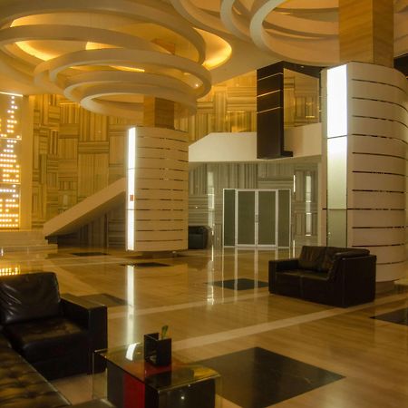 Royal Suite Condotel Medan Buitenkant foto
