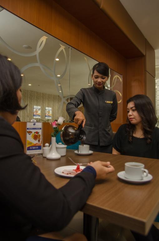 Royal Suite Condotel Medan Buitenkant foto