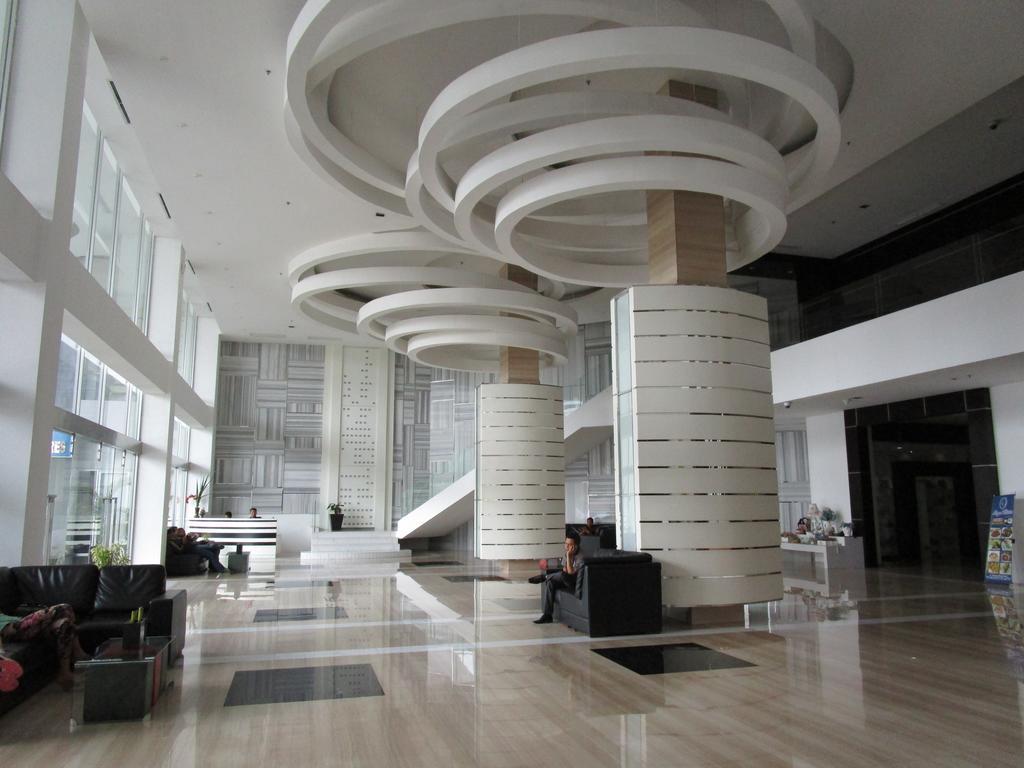 Royal Suite Condotel Medan Buitenkant foto
