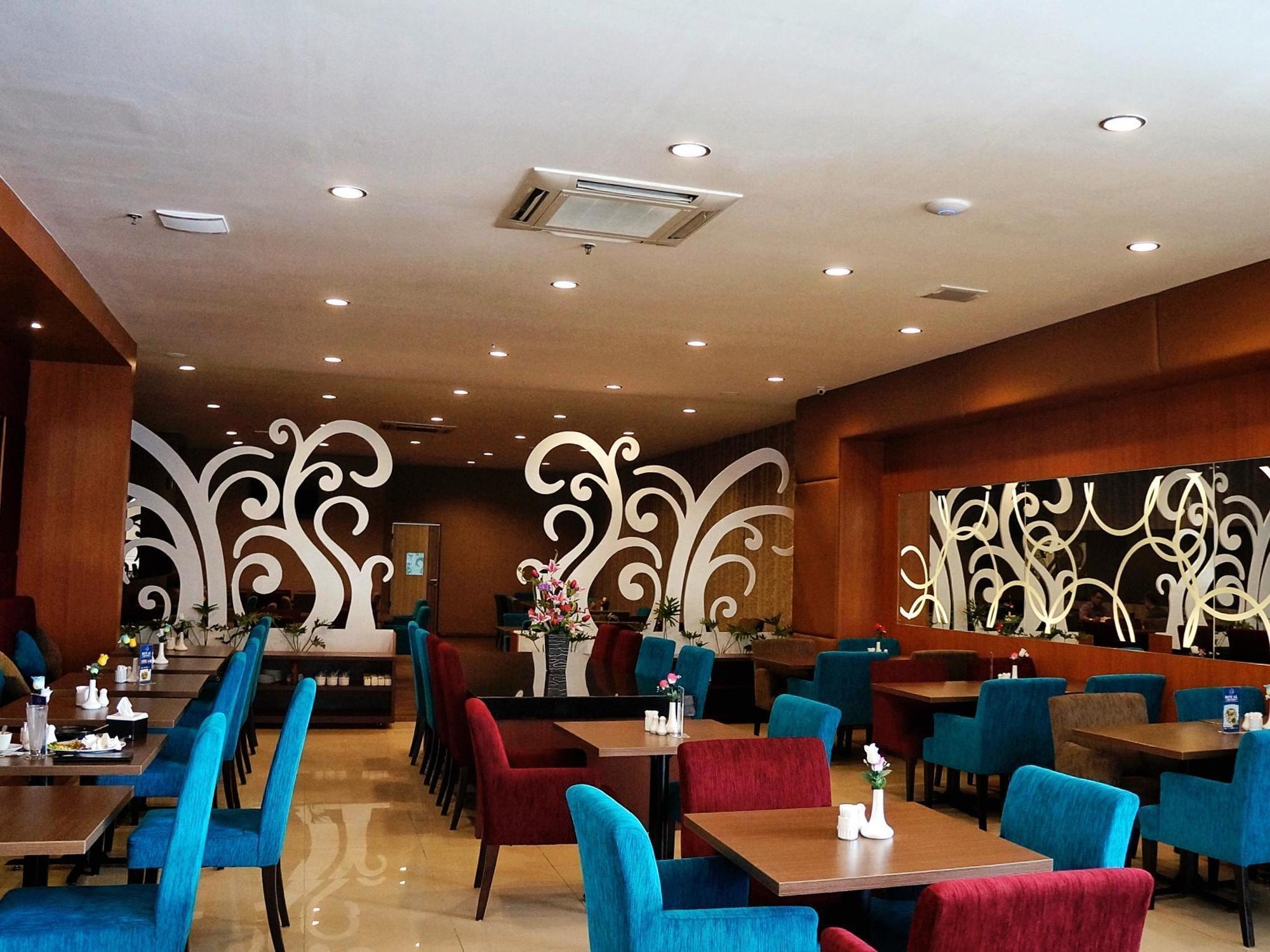 Royal Suite Condotel Medan Buitenkant foto