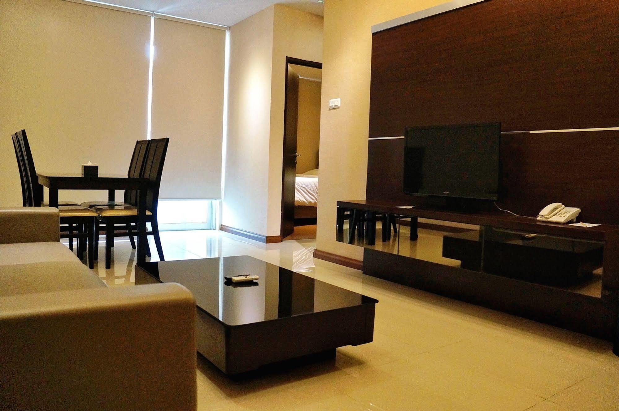 Royal Suite Condotel Medan Buitenkant foto