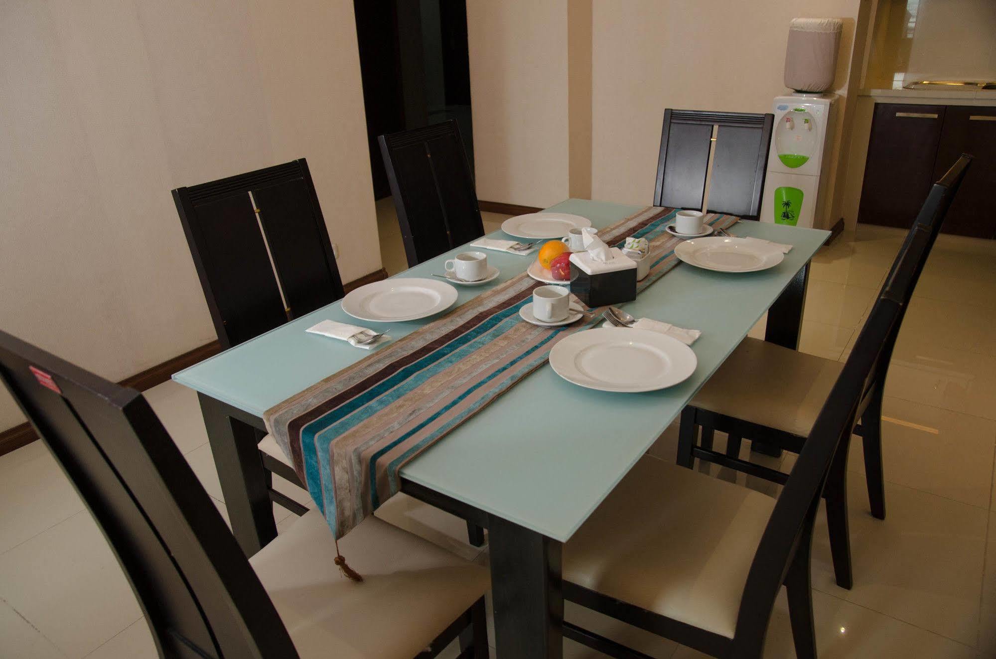 Royal Suite Condotel Medan Buitenkant foto