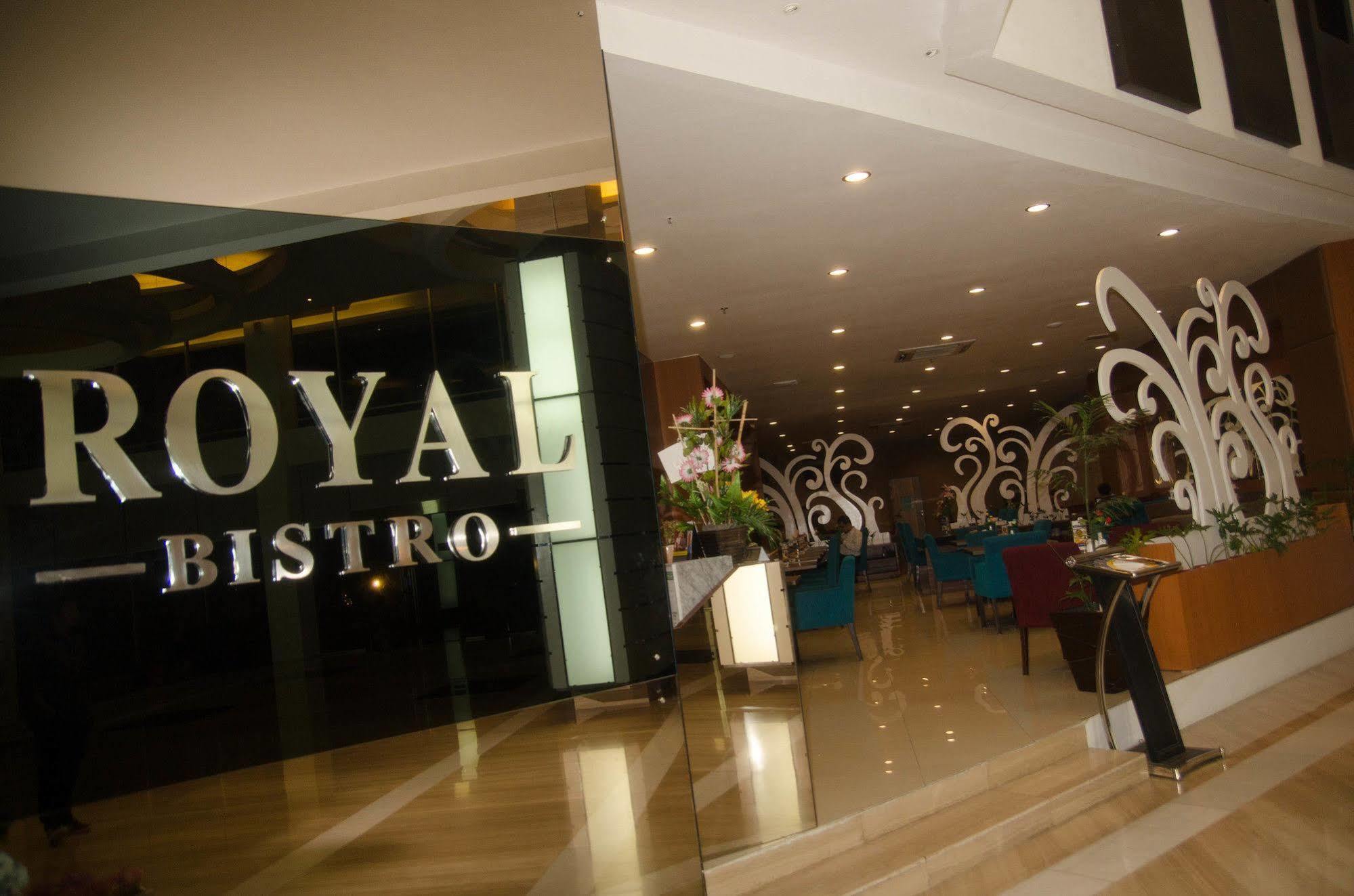 Royal Suite Condotel Medan Buitenkant foto