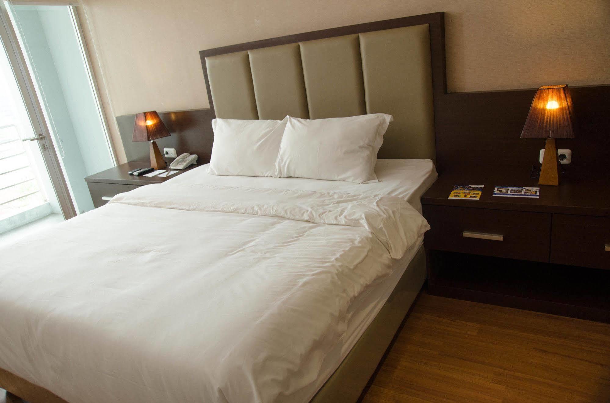 Royal Suite Condotel Medan Buitenkant foto